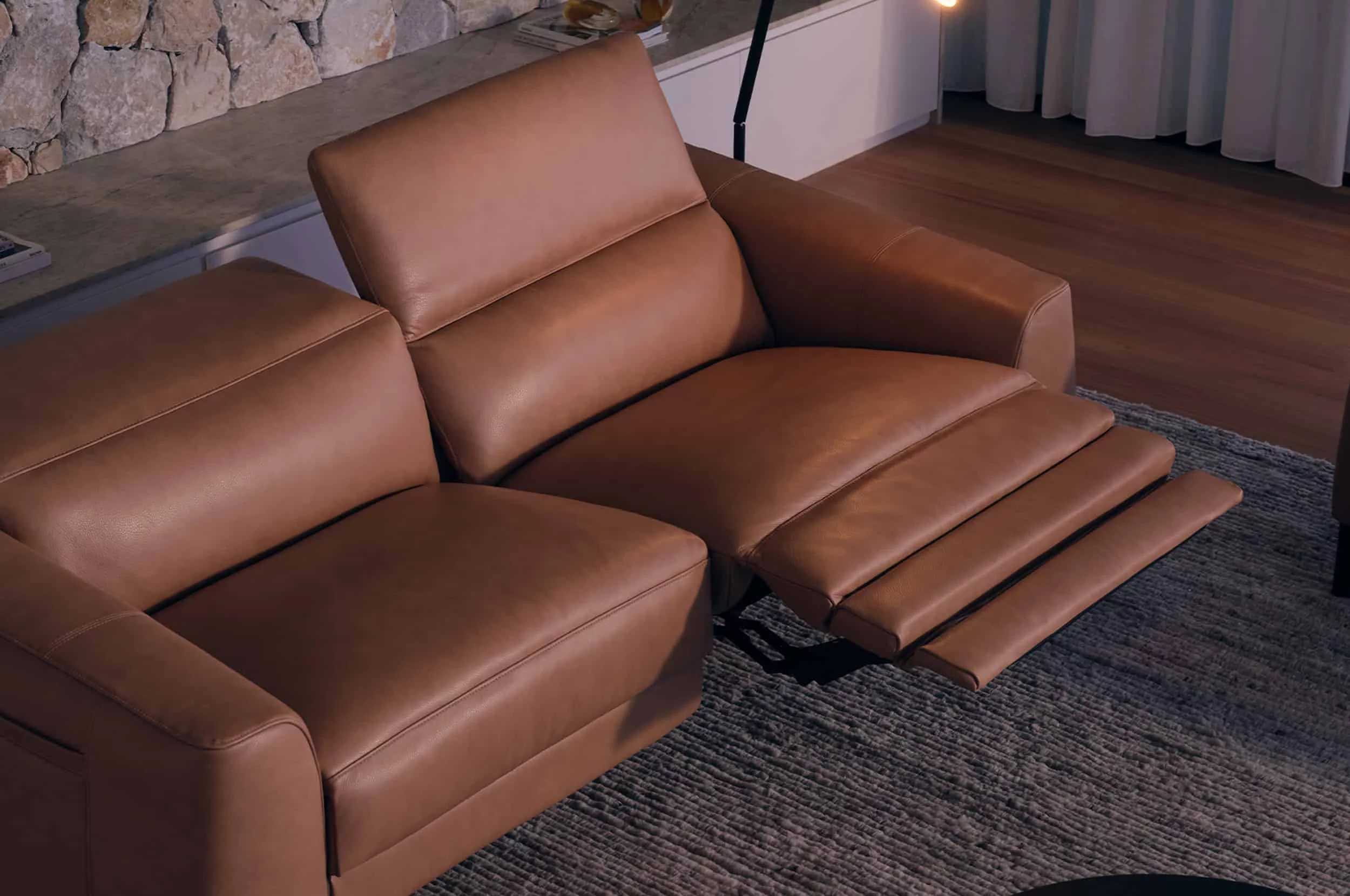 reoii_recliner2seatersmart_3.webp