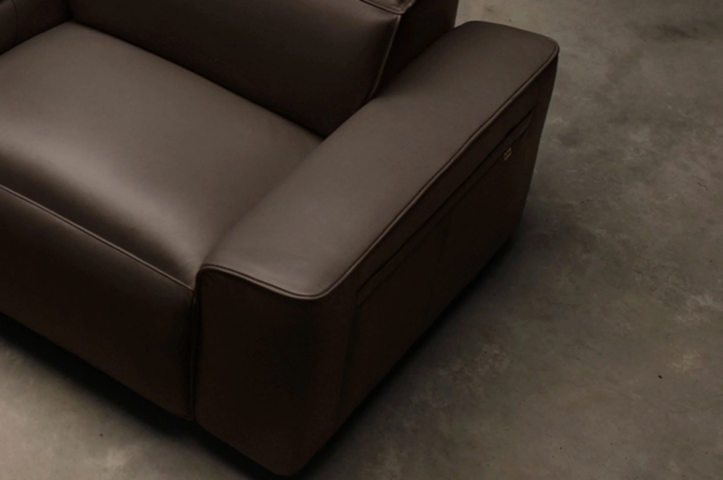 king_cloud_v_3_seater_800_rw_smart_2_1_1.webp
